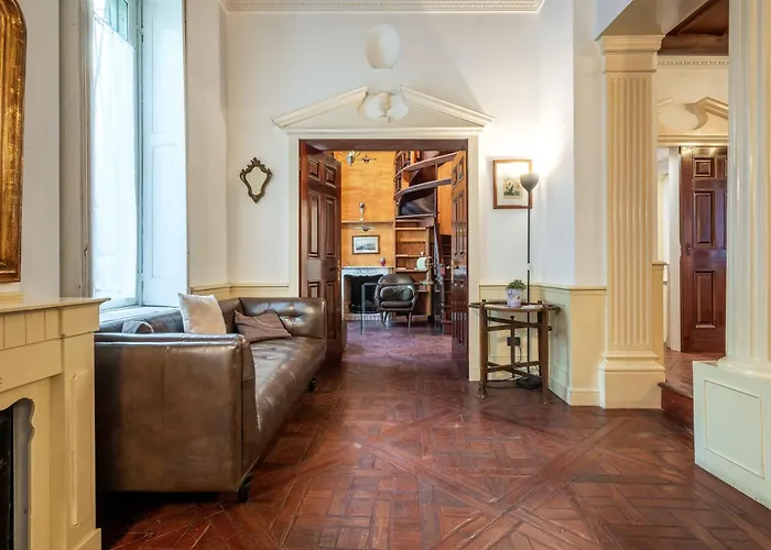 Exclusive 4 Bedrooms Apartment Near Duomo